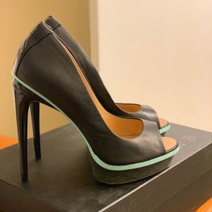 LAMB Jax black and blue peep toe